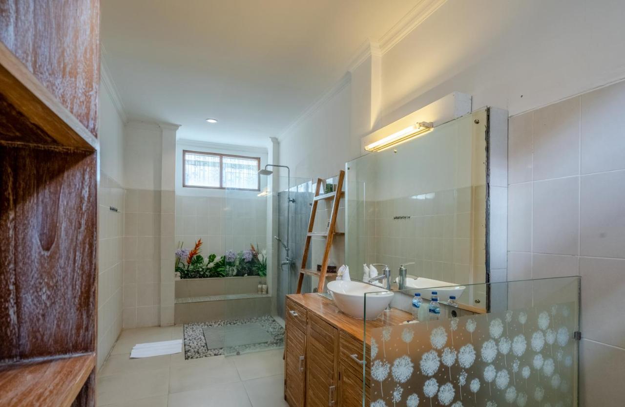 Villa Alleira Seminyak By Best Deals Asia Hospitality Екстер'єр фото