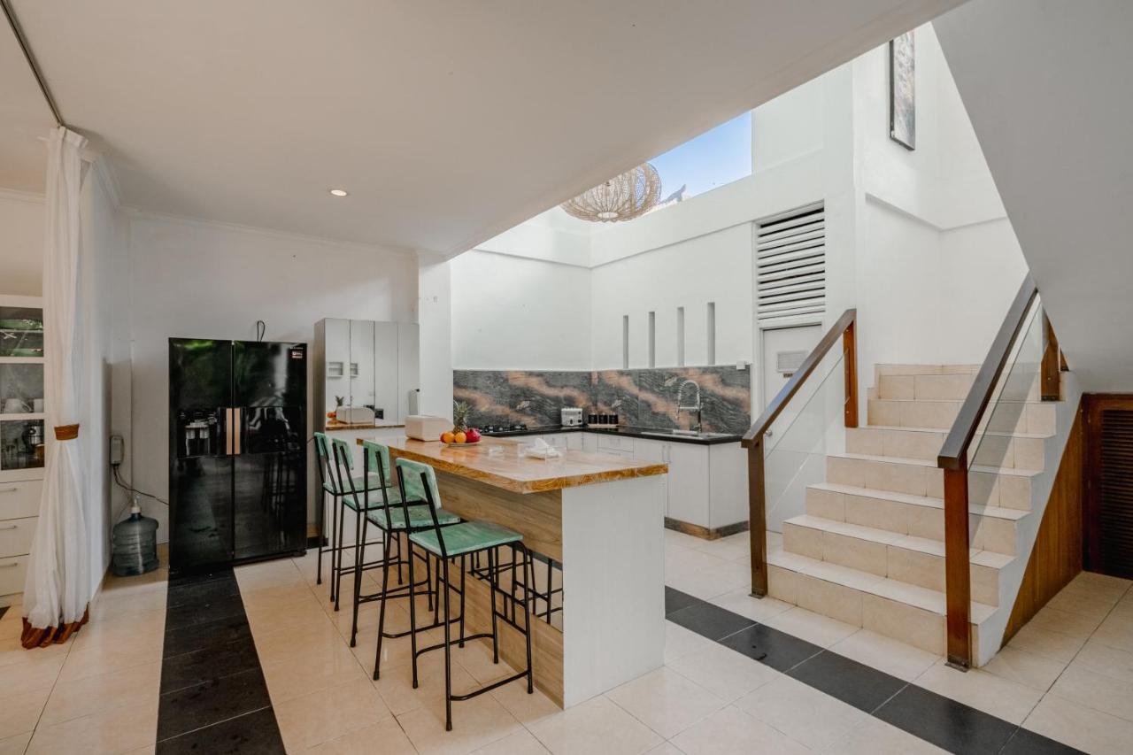 Villa Alleira Seminyak By Best Deals Asia Hospitality Екстер'єр фото