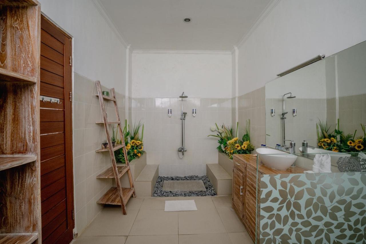 Villa Alleira Seminyak By Best Deals Asia Hospitality Екстер'єр фото