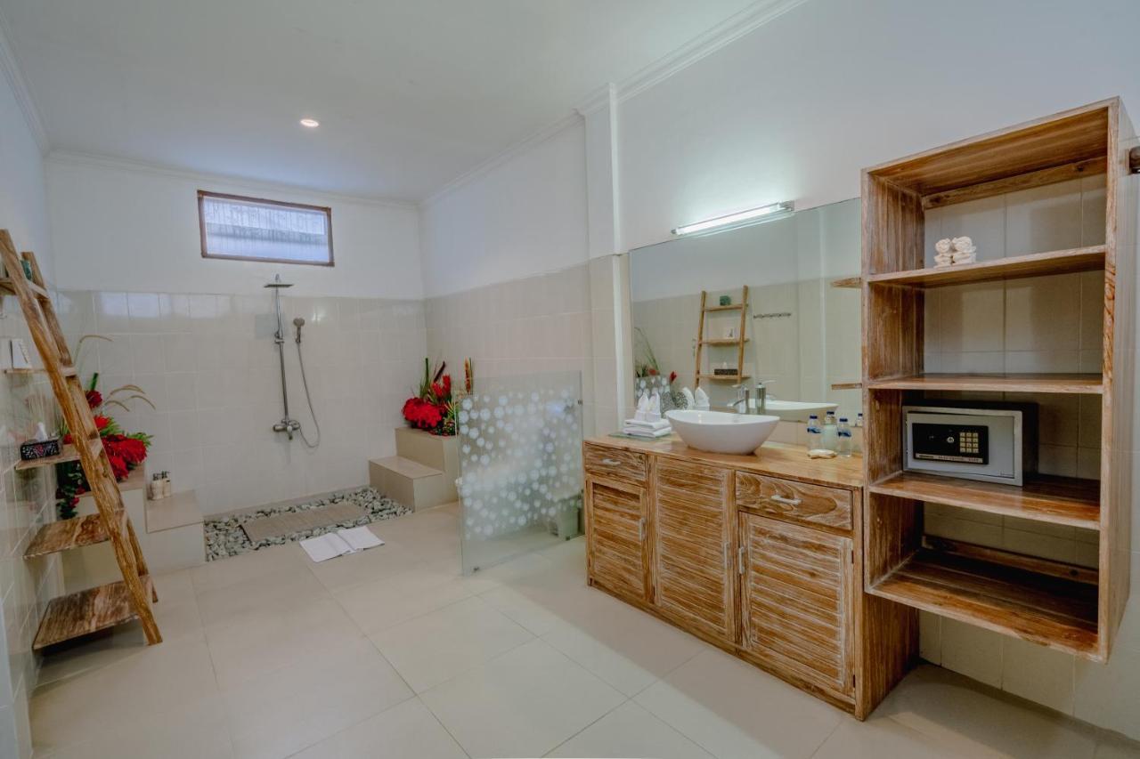 Villa Alleira Seminyak By Best Deals Asia Hospitality Екстер'єр фото