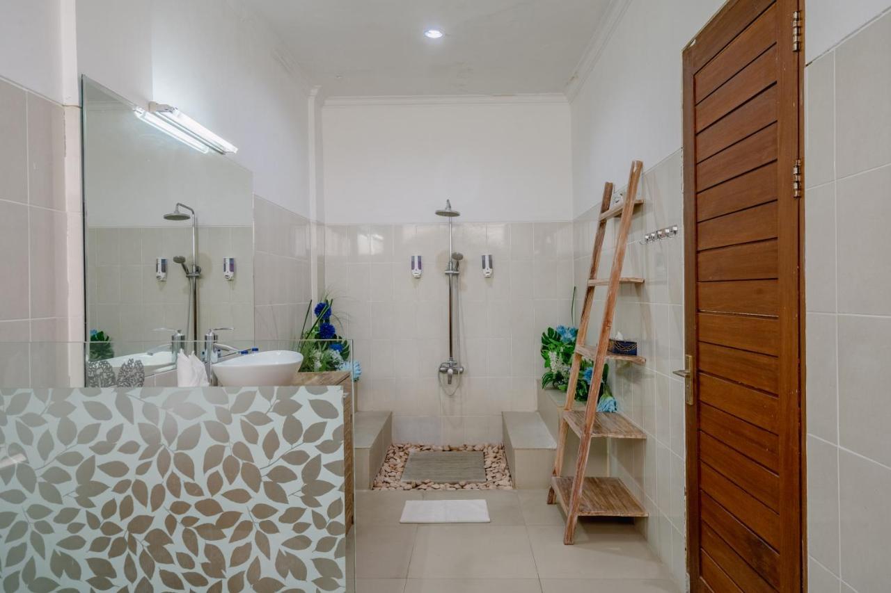 Villa Alleira Seminyak By Best Deals Asia Hospitality Екстер'єр фото