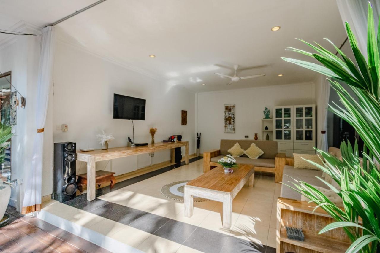 Villa Alleira Seminyak By Best Deals Asia Hospitality Екстер'єр фото