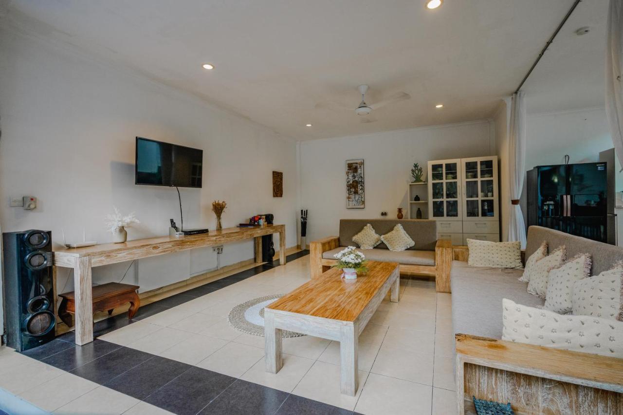 Villa Alleira Seminyak By Best Deals Asia Hospitality Екстер'єр фото