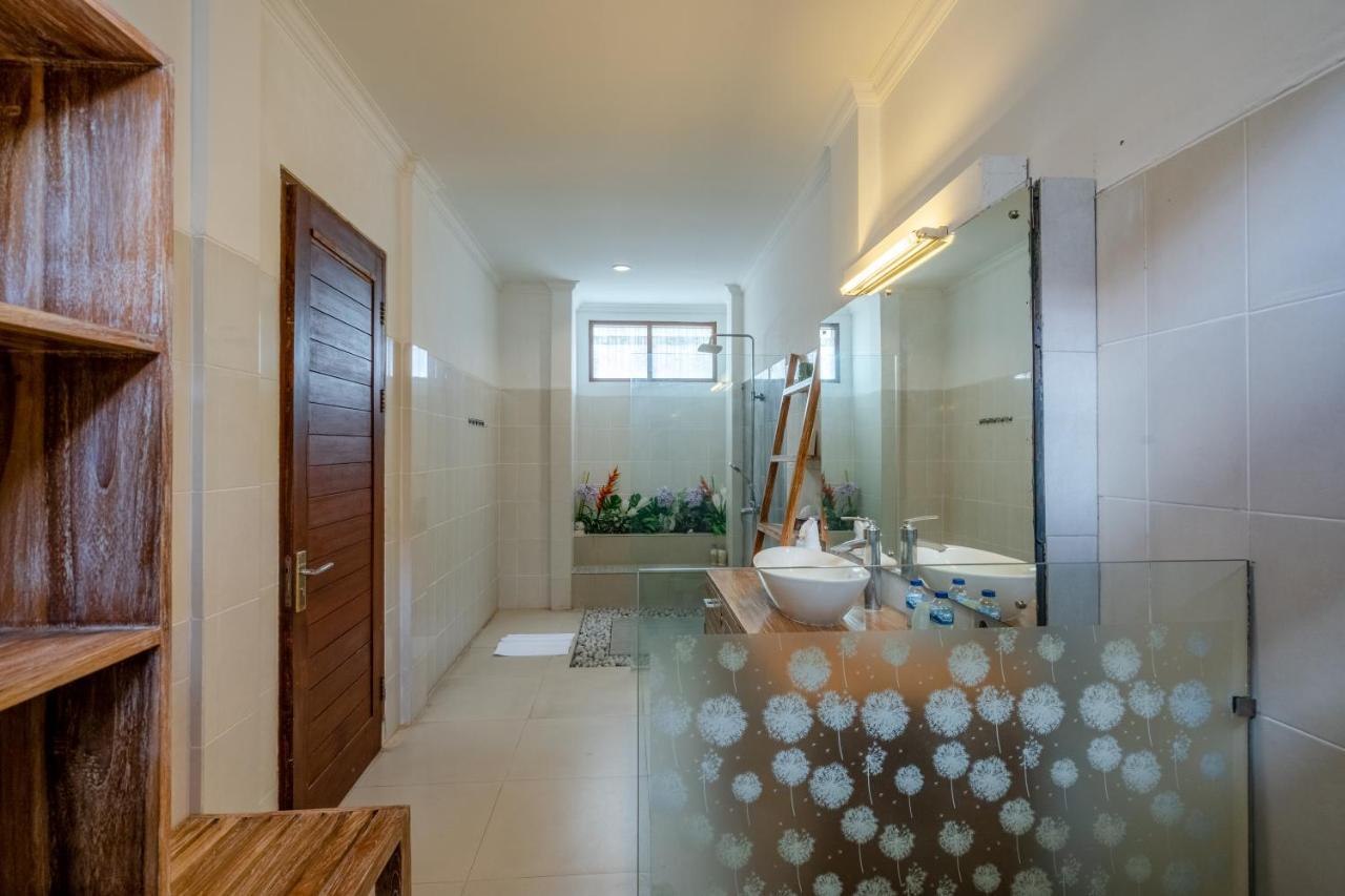 Villa Alleira Seminyak By Best Deals Asia Hospitality Екстер'єр фото